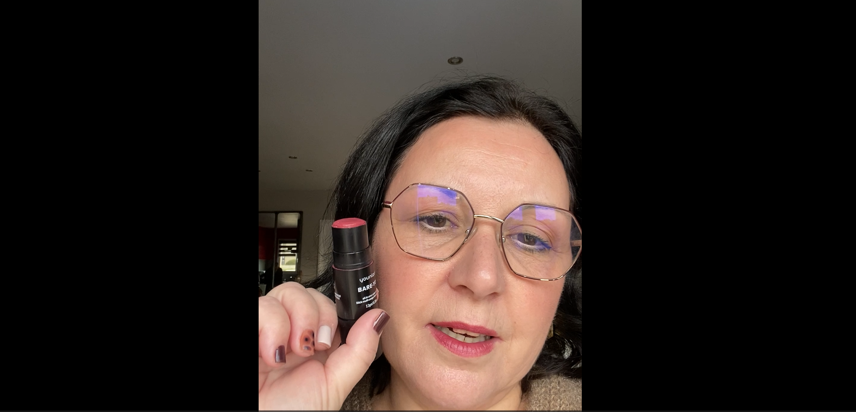 Offre Younique: du 10 au 13 novembre, pour 3 produits achetés, vous recevrez le Stick multi-usage lèvres et joues BARE•YOU – teinte Fresh Orchid